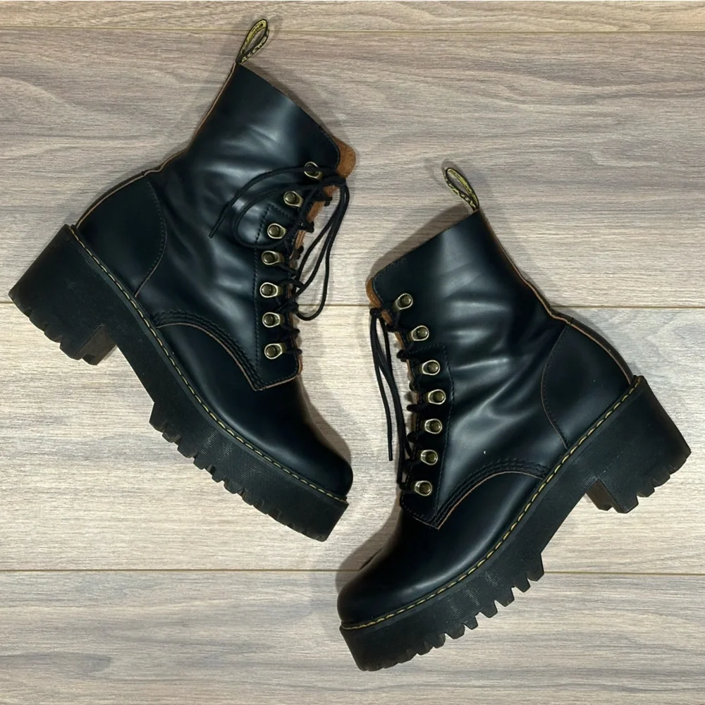 Dr. Martens Leona 7 Hook Boots in Black Size 10 - Picture 8 of 16